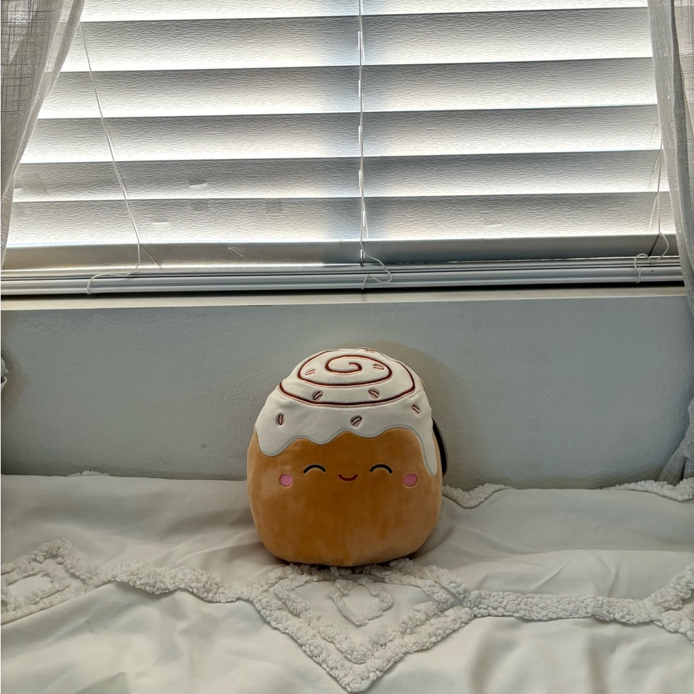 Cinnamon roll squishmallow